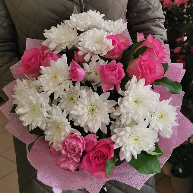 Apsveikuma ziedu pušķi 24