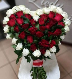 Apsveikuma ziedu pušķi 28